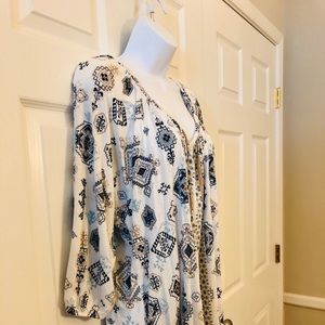 Pretty 3/4 sleeve pullover